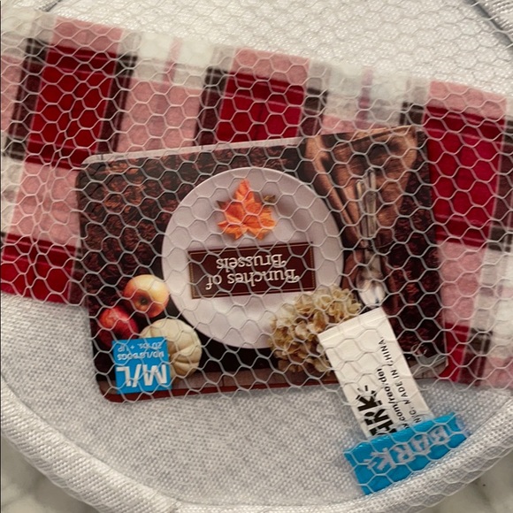 Bark Box Green Squeaky Tennis Balls - Picture 3 of 5